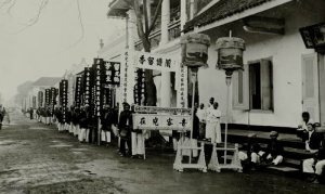 Pemakaman Warga Tionghoa di Tepekong Surabaya 1900 (Koleksi: www.kitlv.nl)